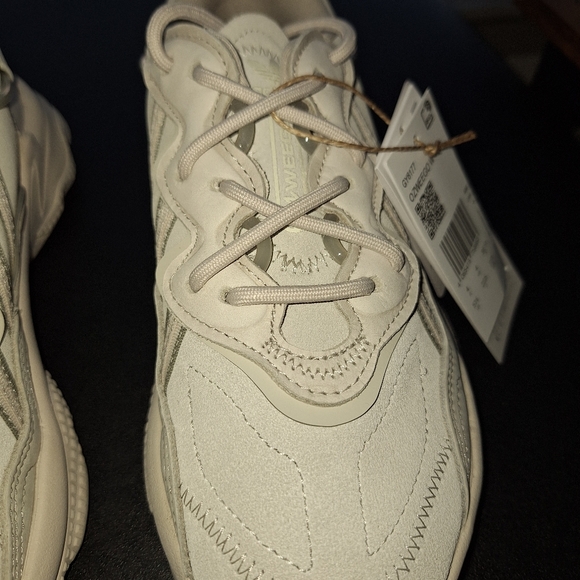 Size 5.5 - adidas Ozweego Bliss Women's - Picture 2 of 15